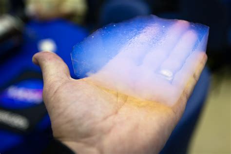  Aerogel: La Merveille Légère aux Applications Infinies!