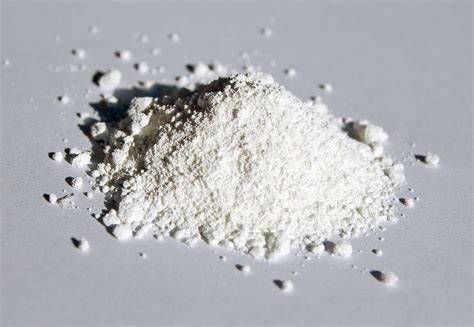  Titanium Dioxide: Un Minéral Miracle pour les Batteries Solaires de Demain !