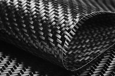  Woven Composites pour un Renforcement Ultime en Aéronautique et Automobile !